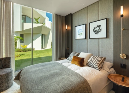 ARCHITECTURAL VILLA FOR SALE IN NUEVA ANDALUCIA