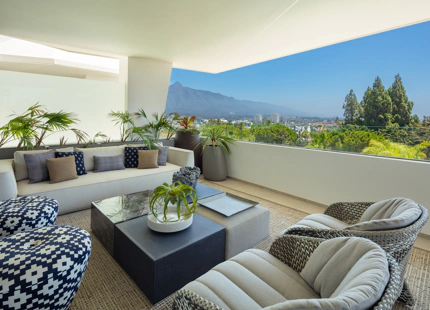 ARCHITECTURAL VILLA FOR SALE IN NUEVA ANDALUCIA