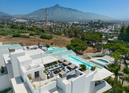 ARCHITECTURAL VILLA FOR SALE IN NUEVA ANDALUCIA