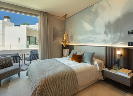 ARCHITECTURAL VILLA FOR SALE IN NUEVA ANDALUCIA