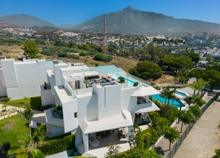 ARCHITECTURAL VILLA FOR SALE IN NUEVA ANDALUCIA
