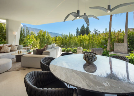 ARCHITECTURAL VILLA FOR SALE IN NUEVA ANDALUCIA