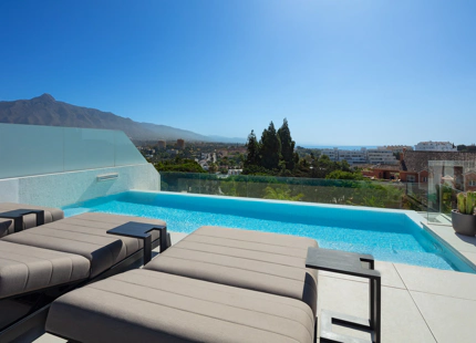 ARCHITECTURAL VILLA FOR SALE IN NUEVA ANDALUCIA