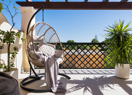 OUT-OF-THE ORDINARY TOWNHOUSE FOR SALE IN NUEVA ANDALUSIA 