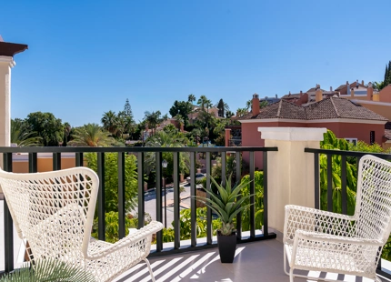 OUT-OF-THE ORDINARY TOWNHOUSE FOR SALE IN NUEVA ANDALUSIA 