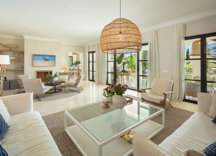 OUTSTANDING VILLA FOR SALE IN EL PARAISO