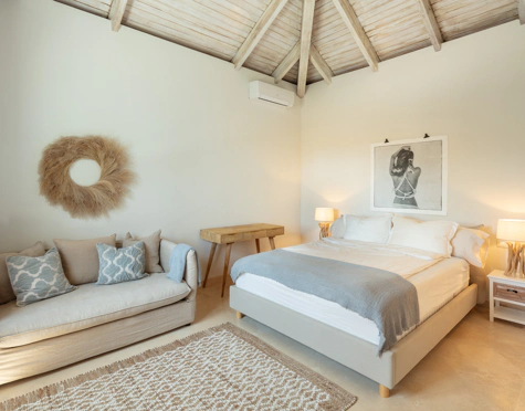 Villa for sale in El Paraiso, Estepona East