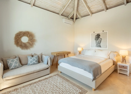 OUTSTANDING VILLA FOR SALE IN EL PARAISO