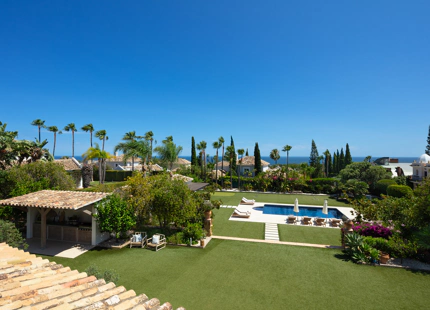 OUTSTANDING VILLA FOR SALE IN EL PARAISO