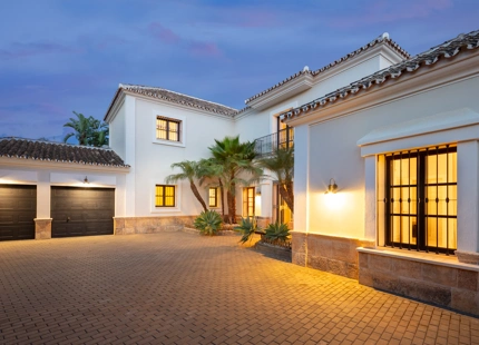 OUTSTANDING VILLA FOR SALE IN EL PARAISO