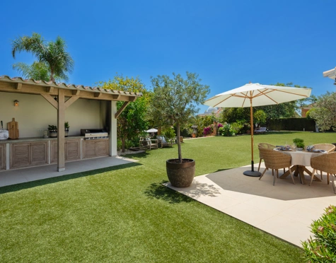 Villa for sale in El Paraiso, Estepona East