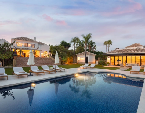 Villa for sale in El Paraiso, Estepona East