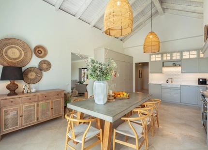 OUTSTANDING VILLA FOR SALE IN EL PARAISO
