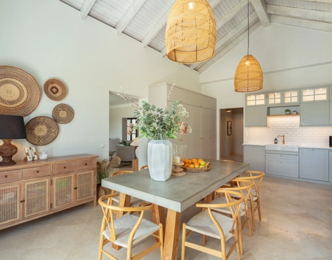 Villa for sale in El Paraiso, Estepona East