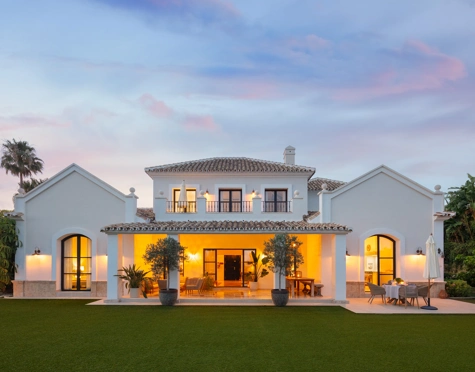 Villa for sale in El Paraiso, Estepona East