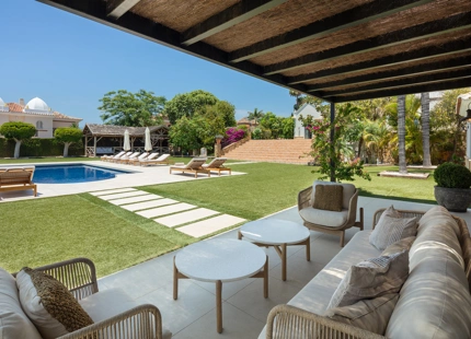 OUTSTANDING VILLA FOR SALE IN EL PARAISO