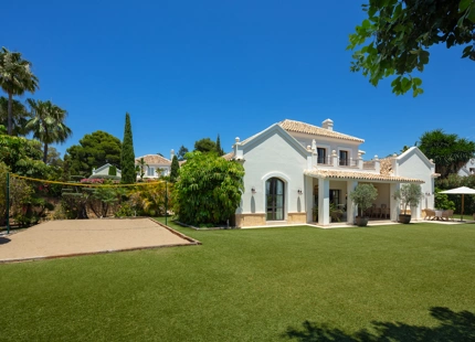 OUTSTANDING VILLA FOR SALE IN EL PARAISO