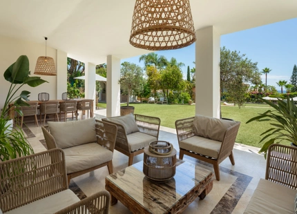 OUTSTANDING VILLA FOR SALE IN EL PARAISO