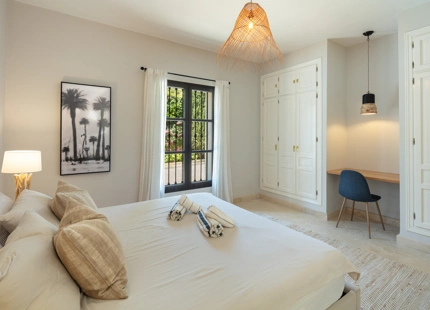 OUTSTANDING VILLA FOR SALE IN EL PARAISO