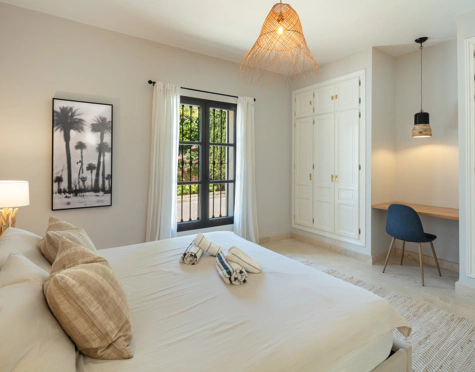 Villa for sale in El Paraiso, Estepona East