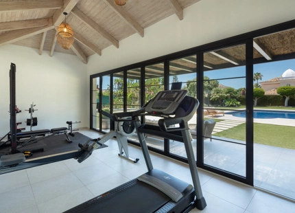 OUTSTANDING VILLA FOR SALE IN EL PARAISO