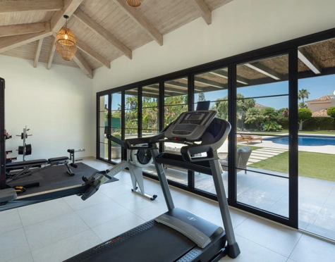 Villa for sale in El Paraiso, Estepona East