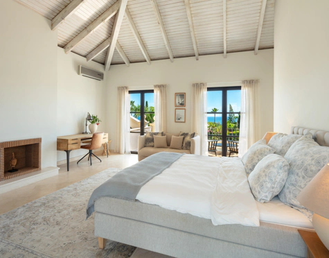 Villa for sale in El Paraiso, Estepona East