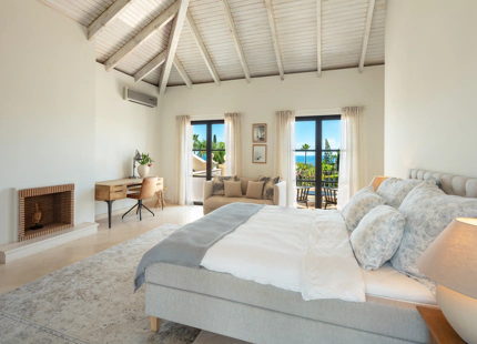 OUTSTANDING VILLA FOR SALE IN EL PARAISO
