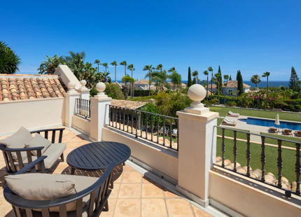 OUTSTANDING VILLA FOR SALE IN EL PARAISO