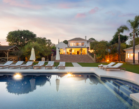 Villa for sale in El Paraiso, Estepona East