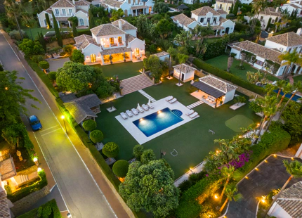 OUTSTANDING VILLA FOR SALE IN EL PARAISO