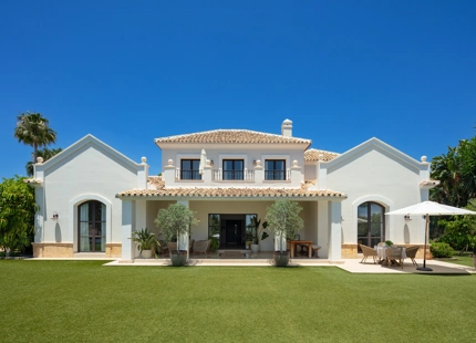 OUTSTANDING VILLA FOR SALE IN EL PARAISO