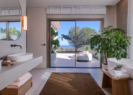 EXQUISITE MEDITERRANEAN VILLA IN LA ZAGALETA FOR SALE