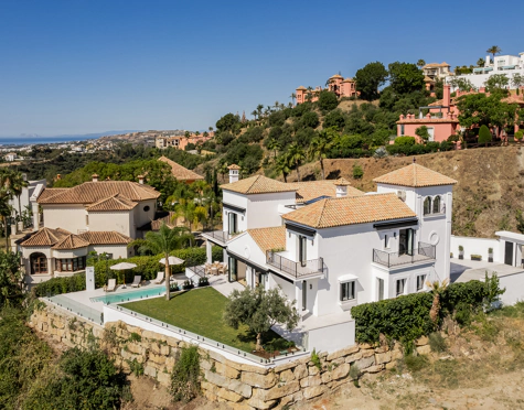 Casa familiar de estilo andaluz en La Quinta Hills 