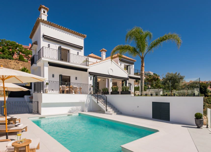 ANDALUSIAN-STYLE FAMILY HOME ON LA QUINTA HILLS 