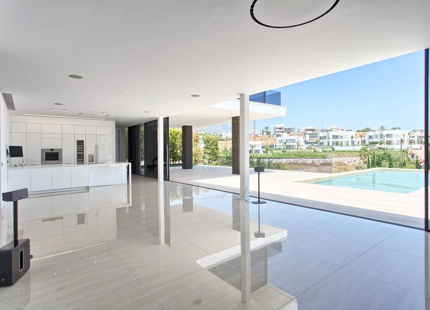 FANTÁSTICA VILLA DE GOLF MODERNA EN VENTA EN NUEVA ANDALUCIA