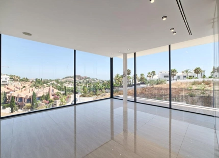 FANTÁSTICA VILLA DE GOLF MODERNA EN VENTA EN NUEVA ANDALUCIA