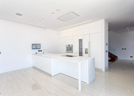 FANTÁSTICA VILLA DE GOLF MODERNA EN VENTA EN NUEVA ANDALUCIA