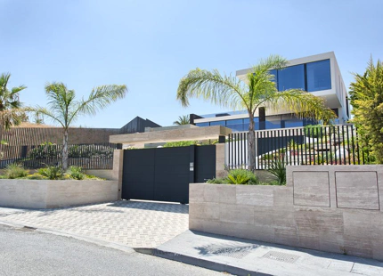 FANTÁSTICA VILLA DE GOLF MODERNA EN VENTA EN NUEVA ANDALUCIA