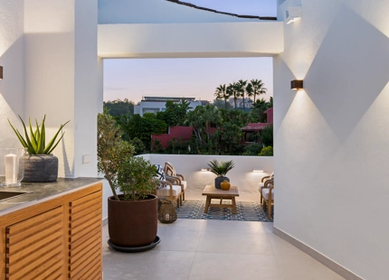 FANTÁSTICA CASA ADOSADA MODERNA EN VENTA EN LA QUINTA