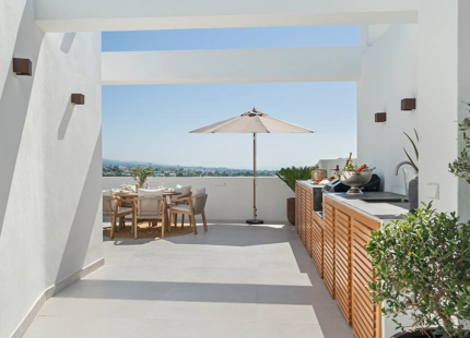 FANTÁSTICA CASA ADOSADA MODERNA EN VENTA EN LA QUINTA