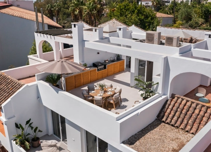 FANTÁSTICA CASA ADOSADA MODERNA EN VENTA EN LA QUINTA
