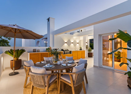 FANTÁSTICA CASA ADOSADA MODERNA EN VENTA EN LA QUINTA