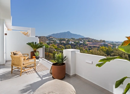 FANTÁSTICA CASA ADOSADA MODERNA EN VENTA EN LA QUINTA