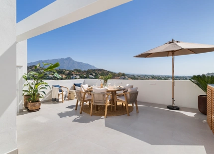 FANTÁSTICA CASA ADOSADA MODERNA EN VENTA EN LA QUINTA