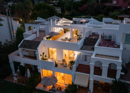 FANTÁSTICA CASA ADOSADA MODERNA EN VENTA EN LA QUINTA
