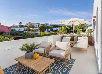 FANTÁSTICA CASA ADOSADA MODERNA EN VENTA EN LA QUINTA