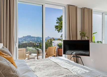 FANTÁSTICA CASA ADOSADA MODERNA EN VENTA EN LA QUINTA