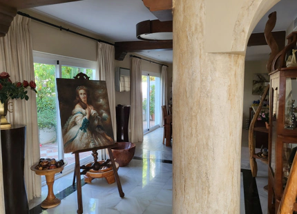 A VILLA WITH REFURBISHMENT OPPORTUNITY
