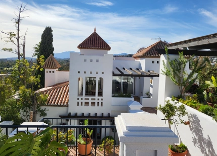 A VILLA WITH REFURBISHMENT OPPORTUNITY